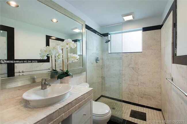 Building Photo - 641 Española Way Apt #9, Miami Beach, FL 3...