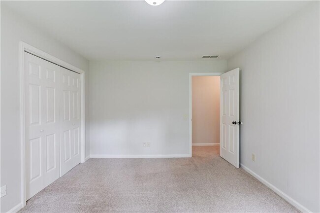 Building Photo - 153 Lantern Ridge Ct