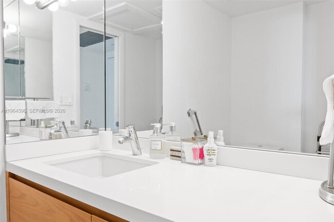 Building Photo - 2301 Collins Ave