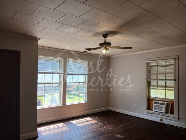 Building Photo - 625 O'Neal St