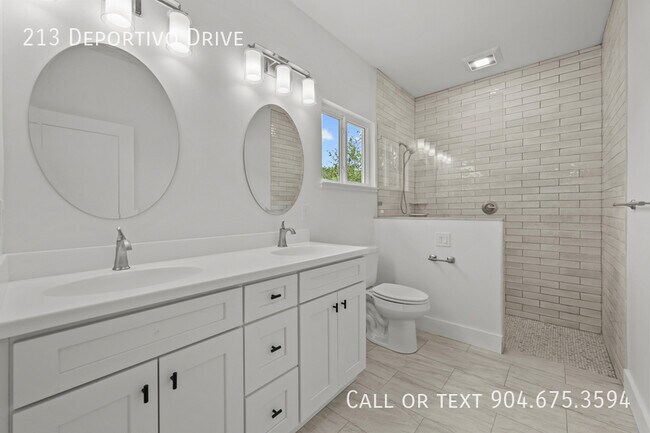 Building Photo - 213 Deportivo Dr