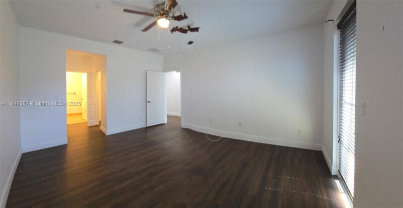 Building Photo - 929 SW 147th Ave