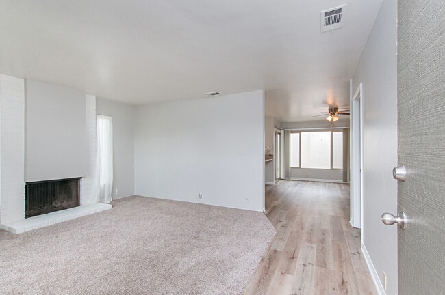 Building Photo - 3 Bedroom, 2 Bath 1374sf Detached condo in Mesa Village 92126.