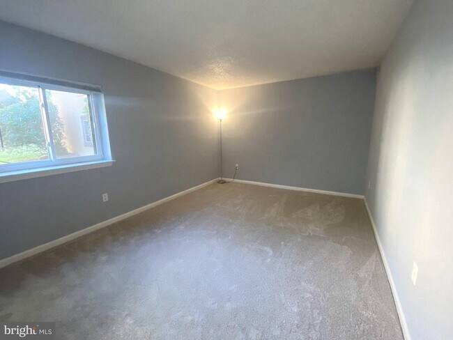 Building Photo - 10218 Bushman Dr
