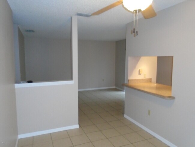 Building Photo - 255 Spring Dr