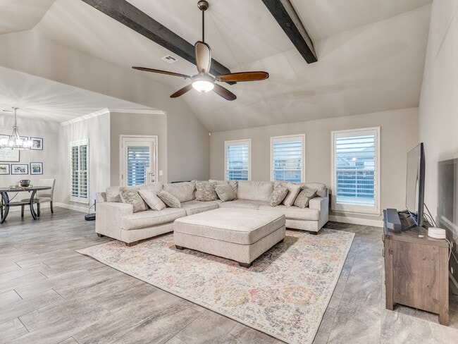 Building Photo - 2606 W Baton Rouge Pl