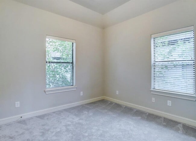 Building Photo - 1853 Dart St