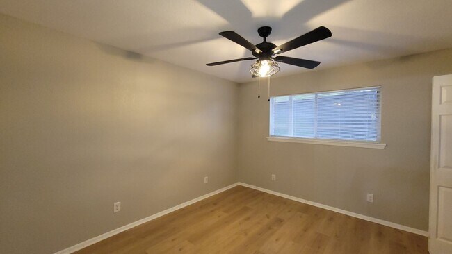 Building Photo - Lovely 2 bedroom apartment in Balcones Heights