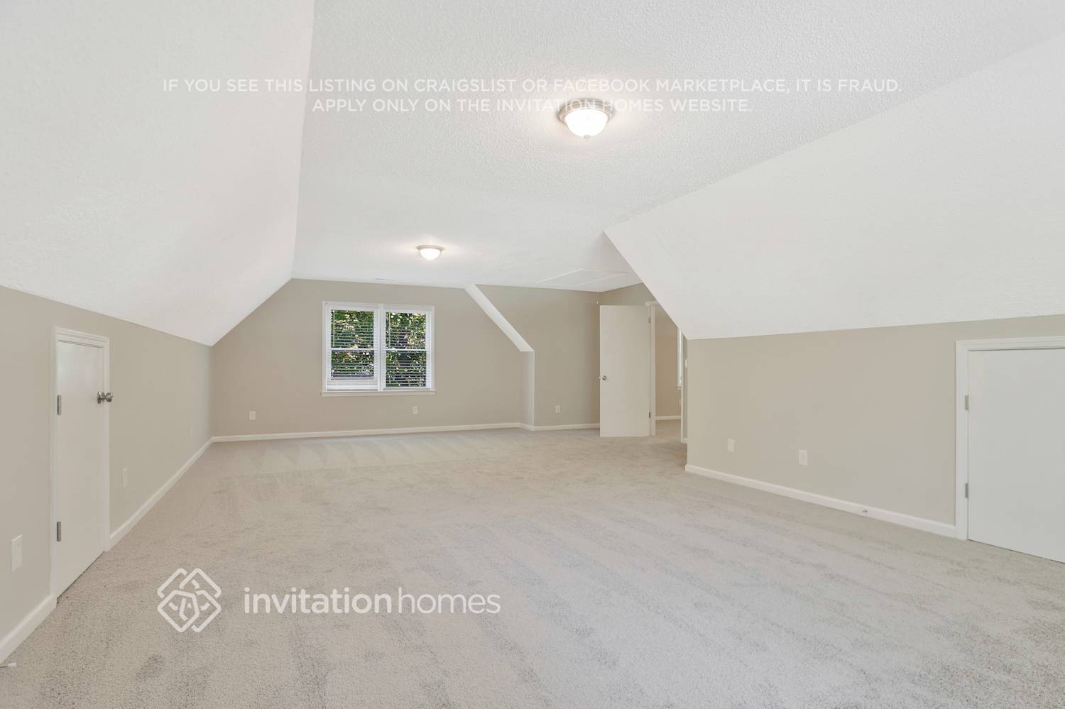 Building Photo - 306 Lake Swan Ct