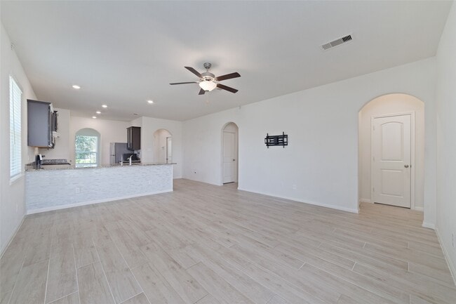 Building Photo - 3000 Iron Woods Dr