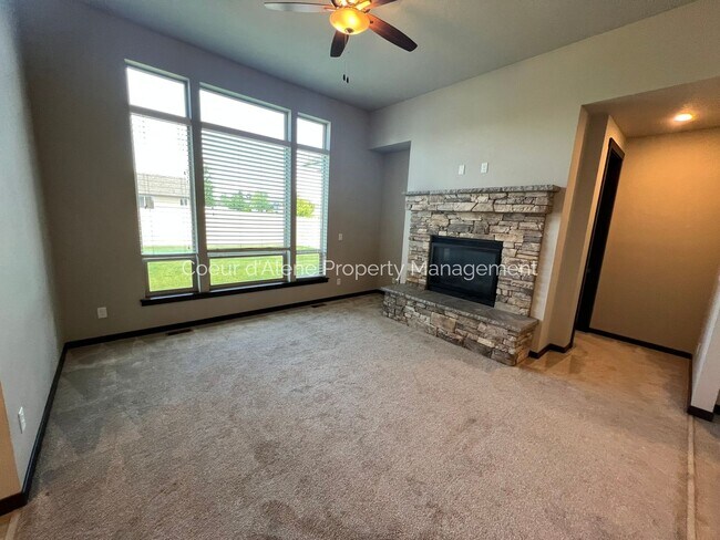 Building Photo - 4025 W Homeward Bound Blvd