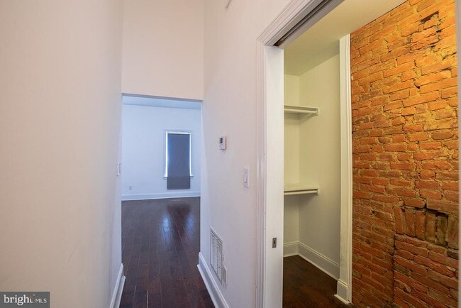 Building Photo - 1212 N 5th St