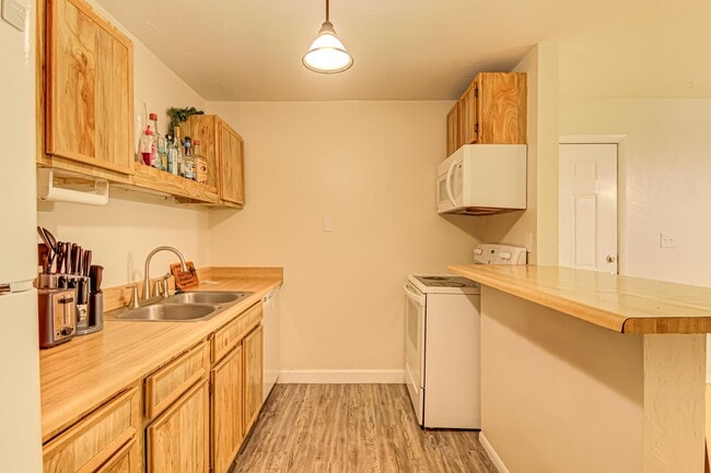 Building Photo - Tumblin Creek D-22