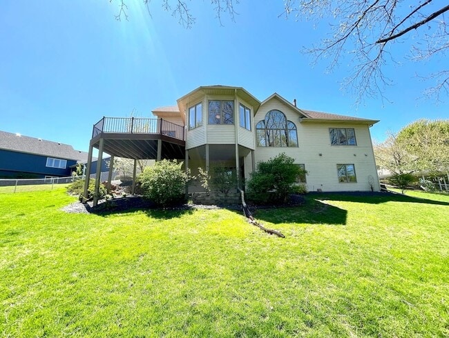Building Photo - 640 S Park Ct