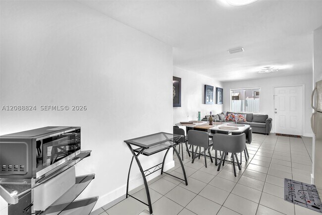 Building Photo - 1255 NW 32nd Ct