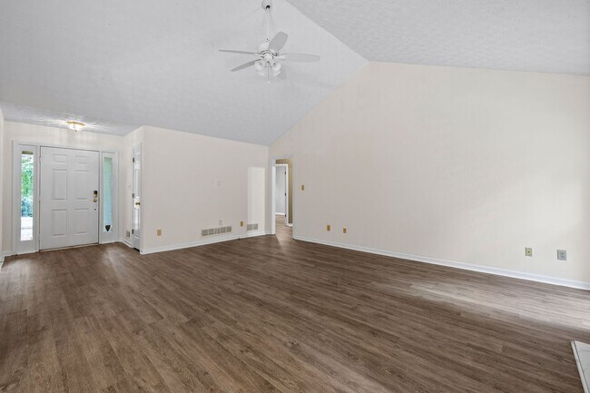 Building Photo - 110 Hunters Glen