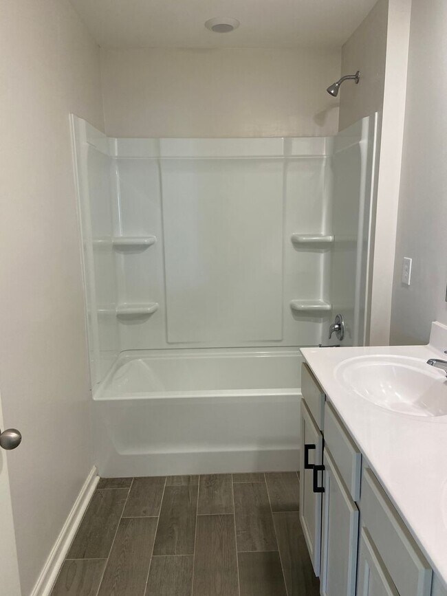 Building Photo - Price Improvement in Springville!