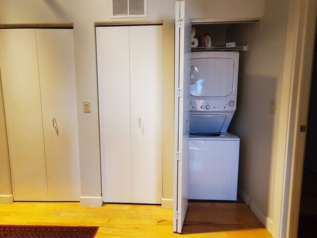 Building Photo - 10 S Dunton Ave