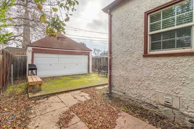 Building Photo - 1428 Picardy Dr