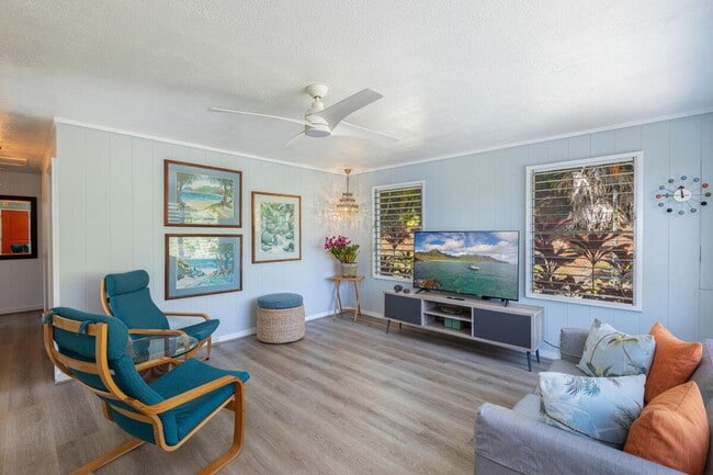 Building Photo - Charming 2 Bedroom Rental with Stunning Mountain Views – Available only April 1 to October 31, 2026