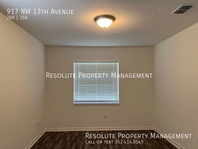 Building Photo - Newly Remodeled 2/1 - NW Ocala