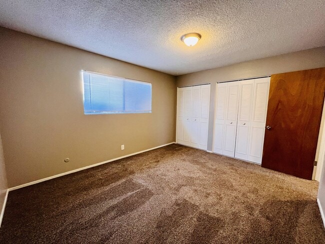 Building Photo - 3108 W Walnut Ave