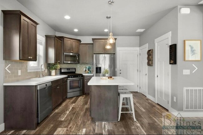 Building Photo - 1831 Island View Dr