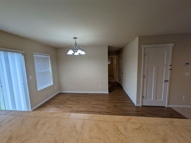 Building Photo - 1077 Hiton Cir