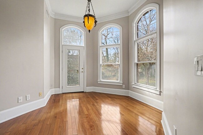 Building Photo - 4 Bedroom, 4 Bath in the heart of Emory, CDC corridor