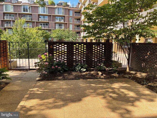 Building Photo - 520 N St SW