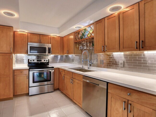Building Photo - 3460 S Ocean Blvd