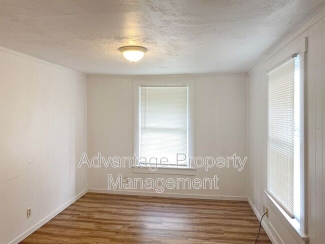 Building Photo - 240 NW 9th St