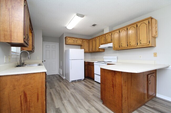 Building Photo - 3/2 Northwest Pensacola brick home with ga...