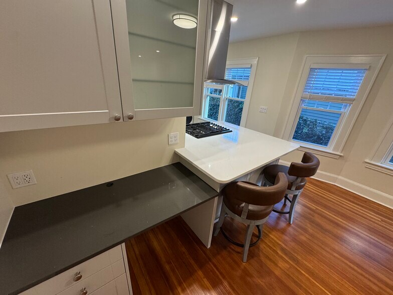 Building Photo - 14 Osborne Ave