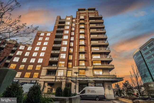 Building Photo - 3600 S Glebe Rd