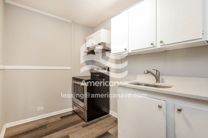 Building Photo - 2018 Terrace Dr