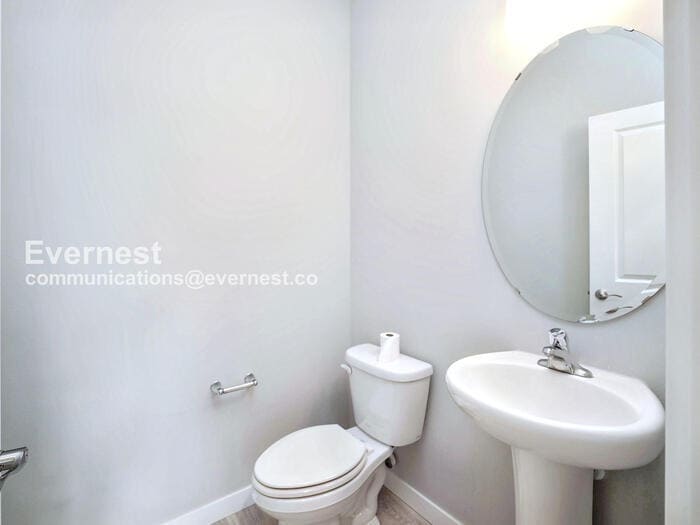 Building Photo - 1621 Seattle Hill Rd