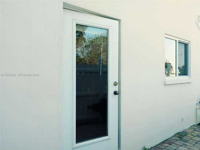 Building Photo - 1864 NE 46th St