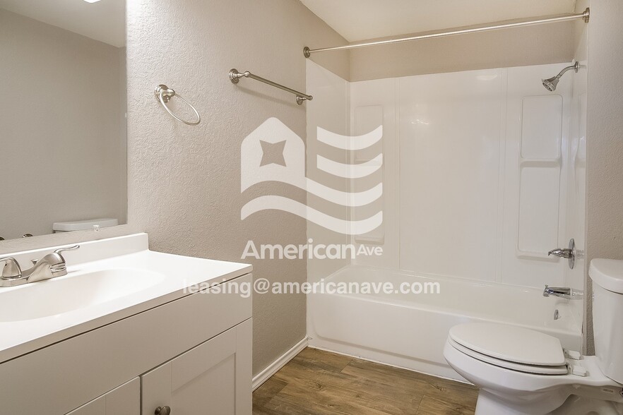 Building Photo - 1621 S Park St