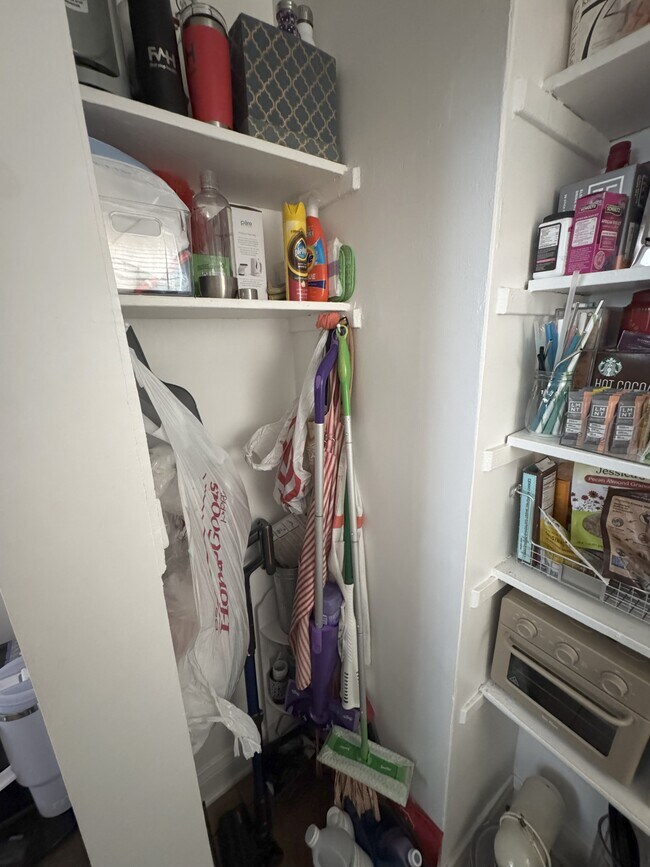 Pantry - 1911 W Winnemac Ave