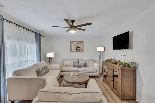 Building Photo - 302 Manden Rd