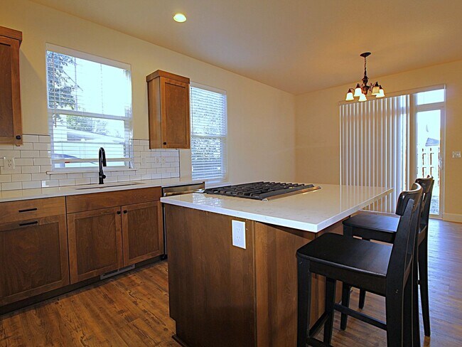 Building Photo - Charming 3-Bedroom Home in NE Bend – Close...