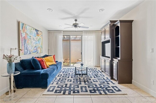 Building Photo - 15 D S St