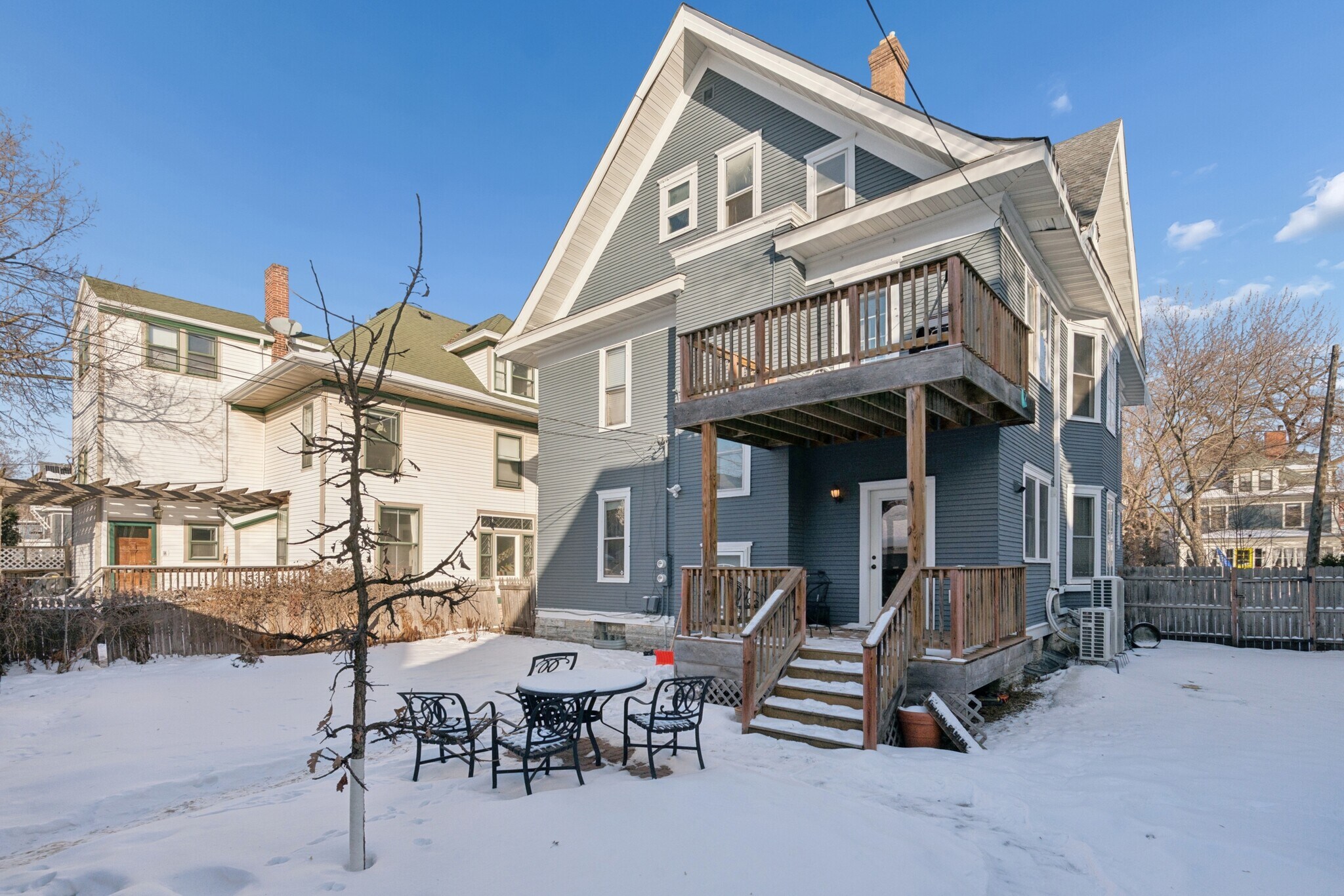 Building Photo - 2120 Emerson Ave S