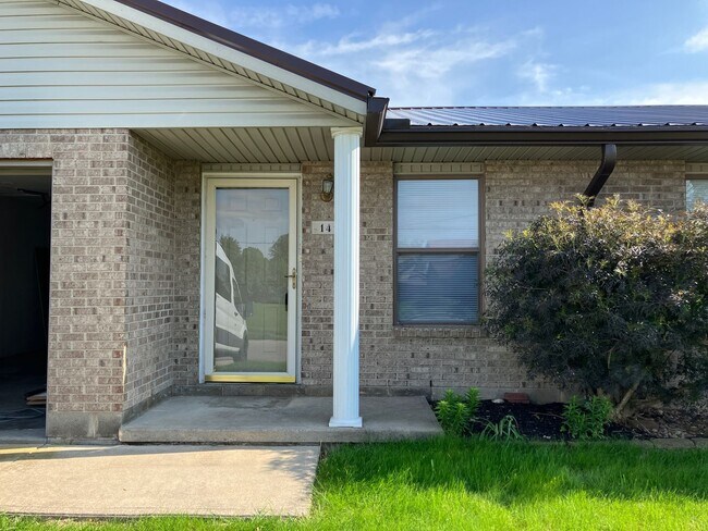 Primary Photo - Charming 2-Bedroom Ranch in Peaceful Piqua...