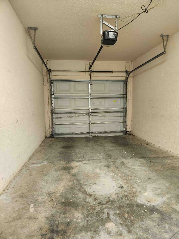 Building Photo - 4560 SW 52nd Cir