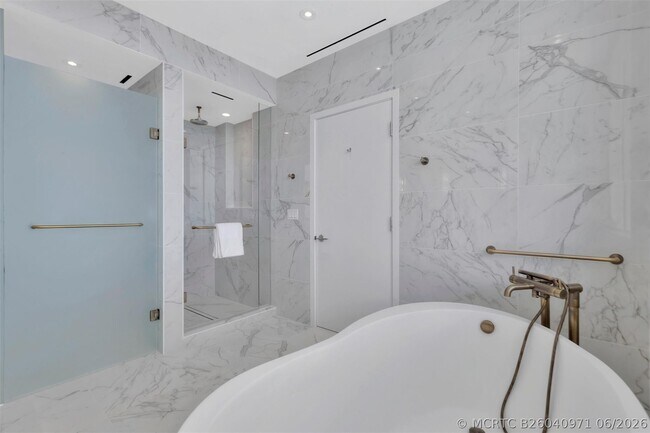 Building Photo - 525 N Fort Lauderdale Beach Blvd