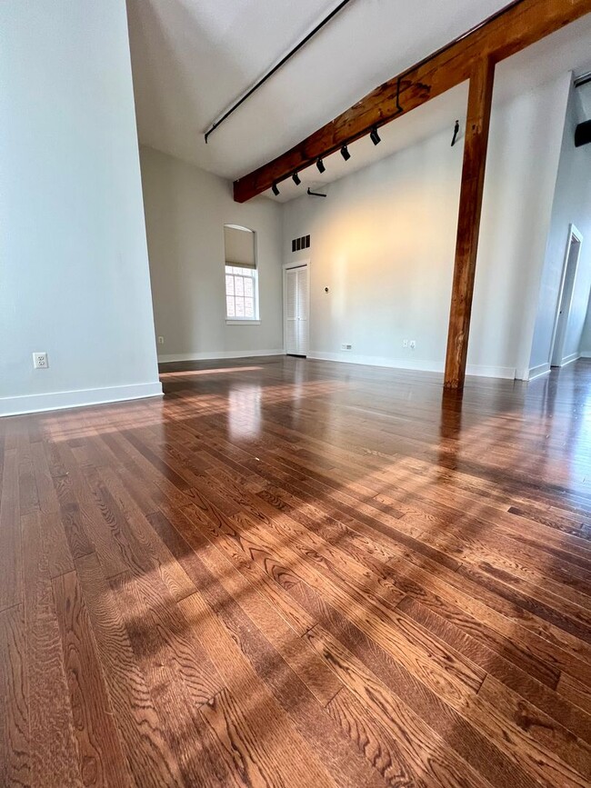 Building Photo - Luxurious 1-Bedroom Condo at Cuthbert Loft...