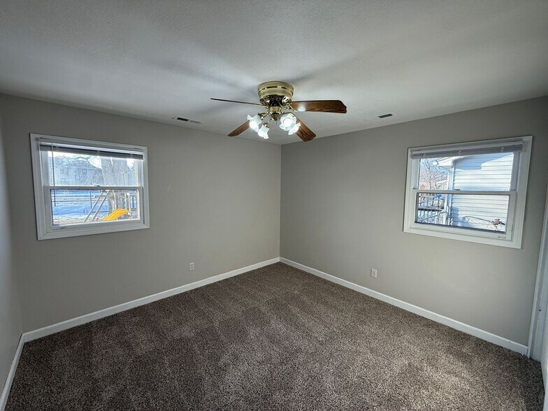 Building Photo - 6915 Salge Dr