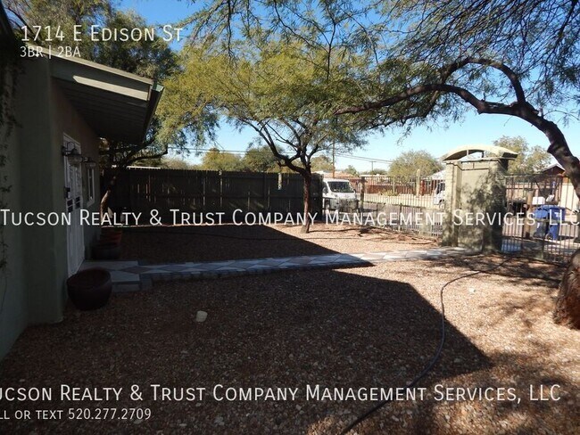 Building Photo - 1714 E Edison St